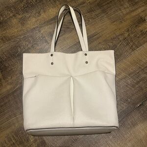 Elegant White Tote Bag 
Steve Madden